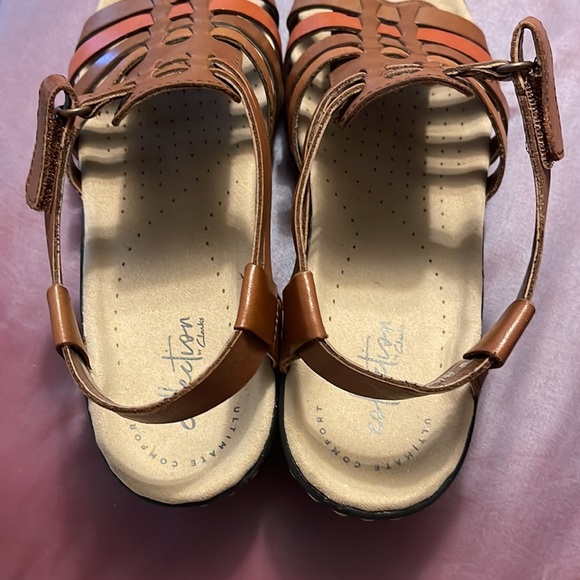 Clarks Sandals Size 8M - Picture 3 of 5